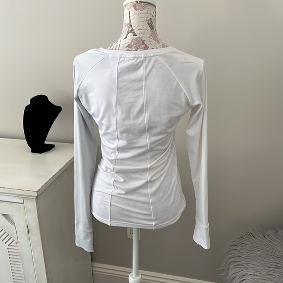 Under armor athletic long sleeve shirt - Picture 2 of 3